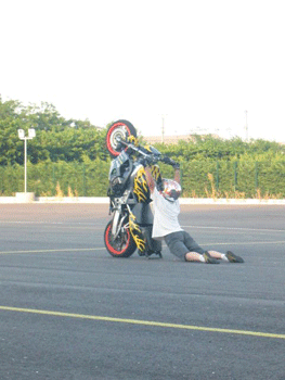 Le wheelie serpière