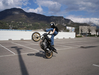Le wheelie touch touch