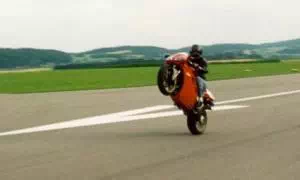 Wheelie à grande vitesse Wheelie à grande vitesse