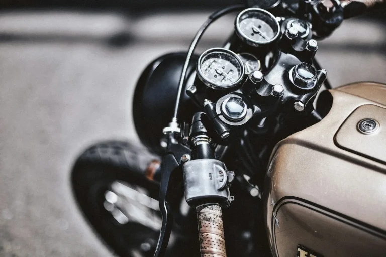 Fourche avant d’une moto