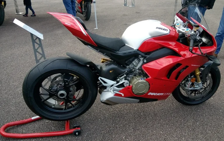 Ducati Panigale V4 R