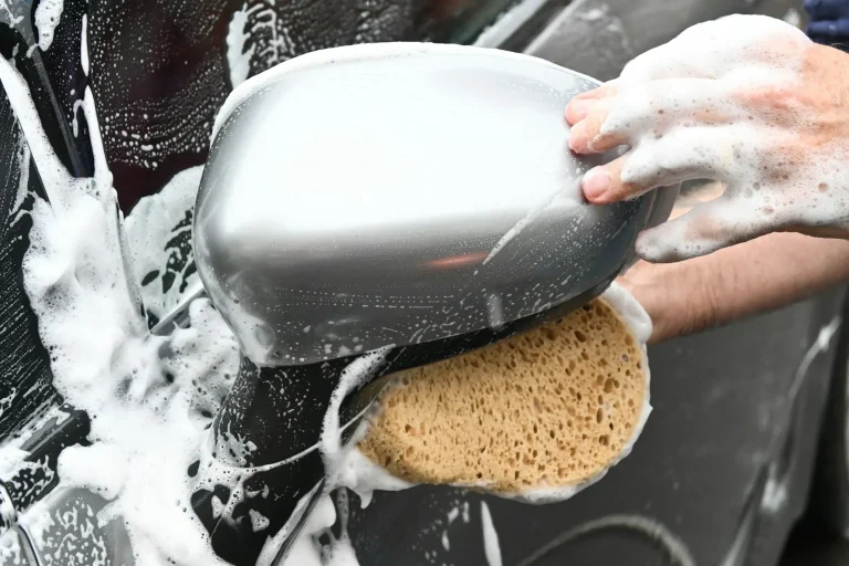 Lavage à l’éponge et à l’eau savonneuse