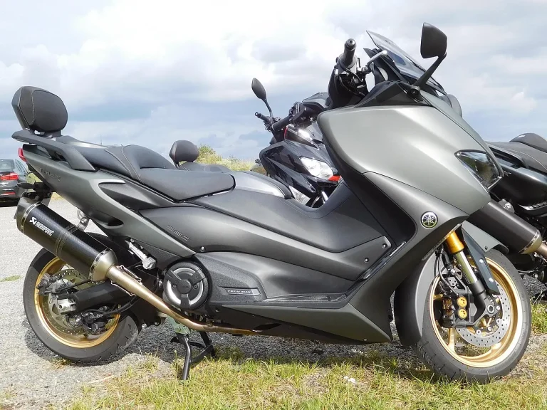 Yamaha TMAX 560 vu de profil