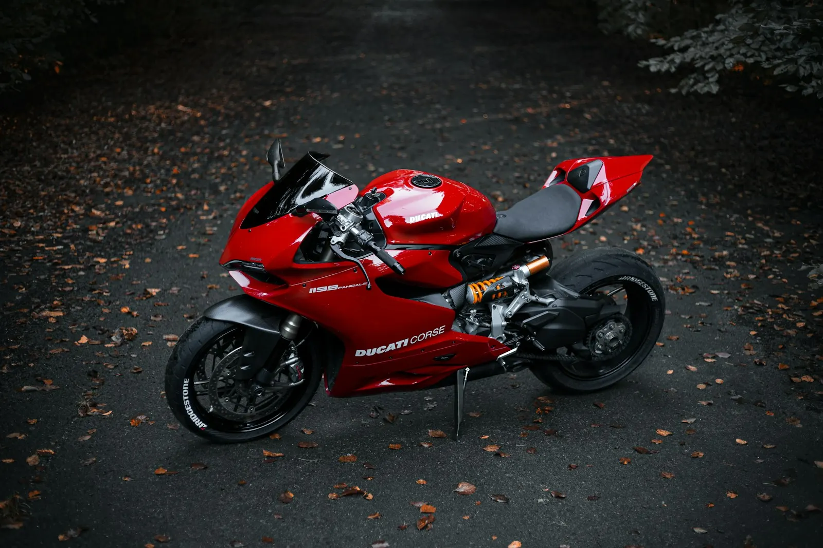 Moto sportive vue de profil