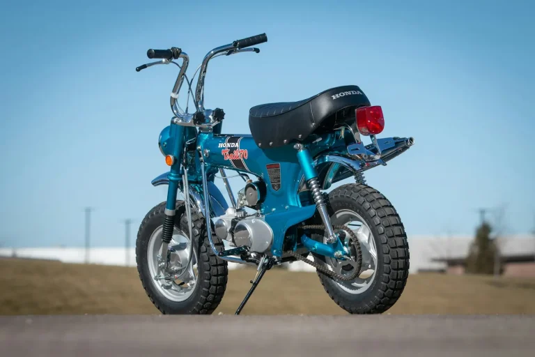 Petite moto de 125 cm³