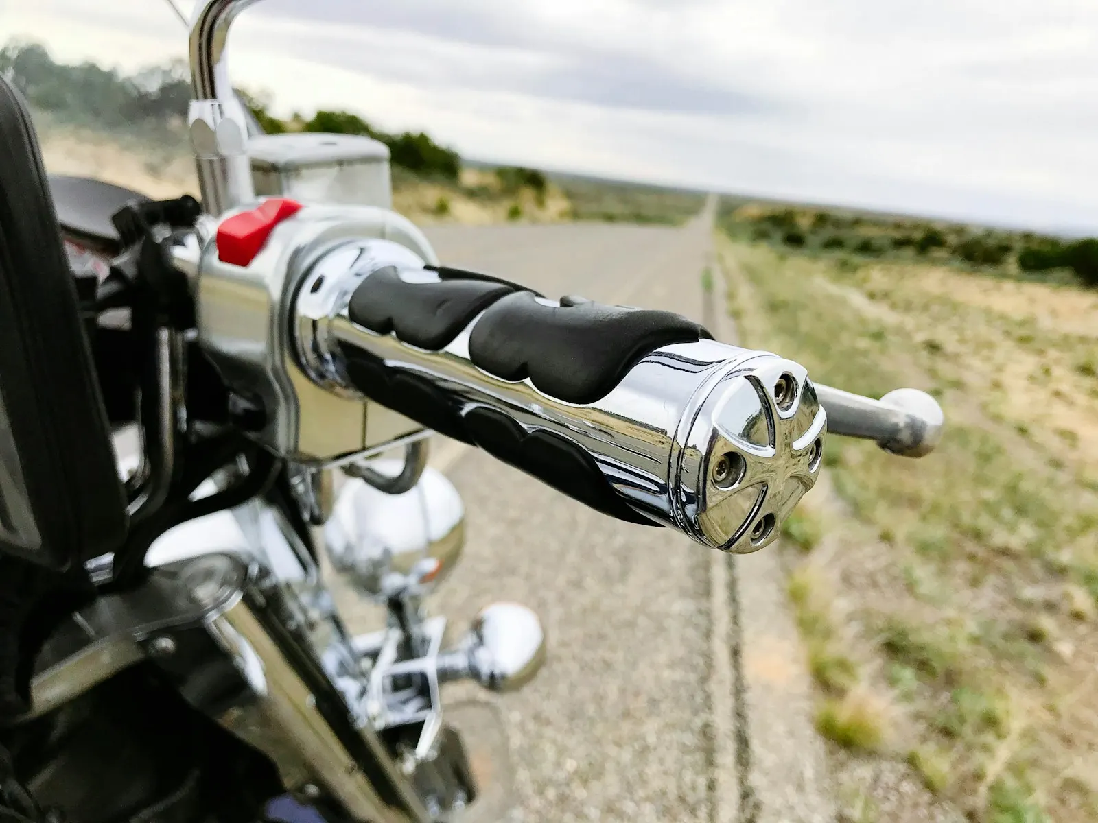 Poignée et guidon d’une moto